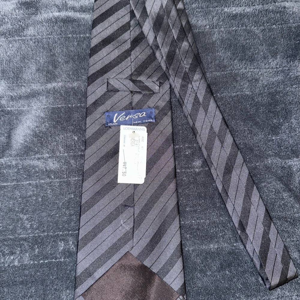 Versa Gray Striped Tie
